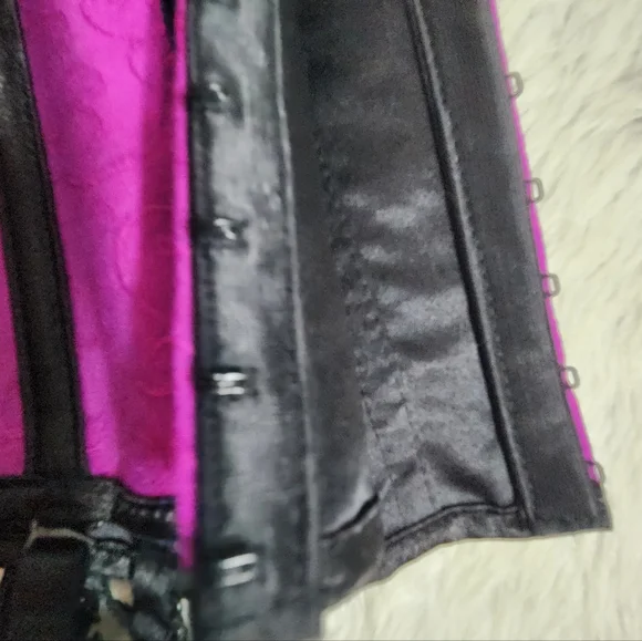 Beautiful Violet Corset - Picture 12 of 14